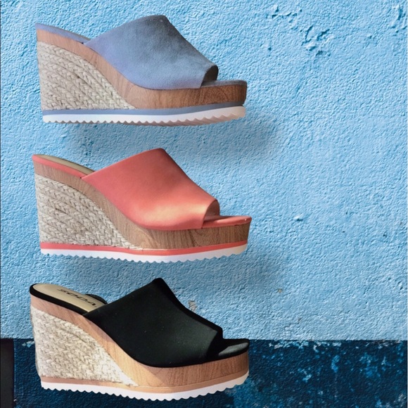 Soda Coral Grown White Platform Espadrille Wedge - Picture 6 of 7